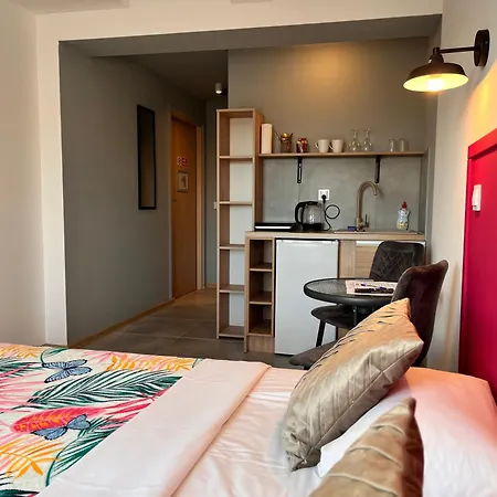 3 Budget Aparthotel 3*