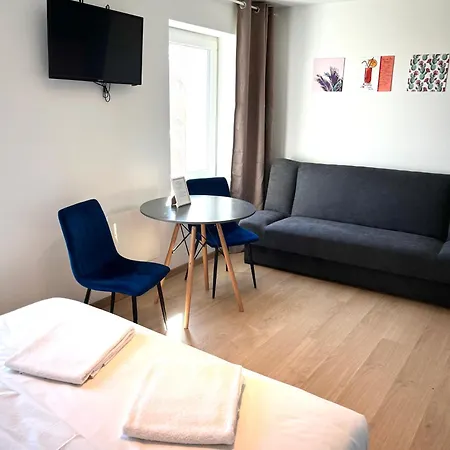 3 Budget Aparthotel 3*