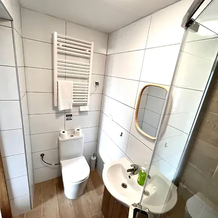 3 Budget Apartahotel