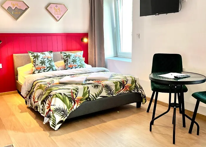 3 Budget Aparthotel 3*