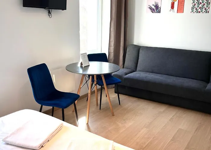 3 Budget Aparthotel 3*